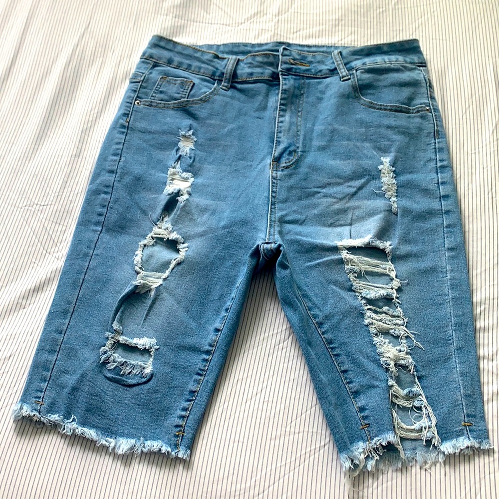 Zipper fly detail raw hem denim shorts L